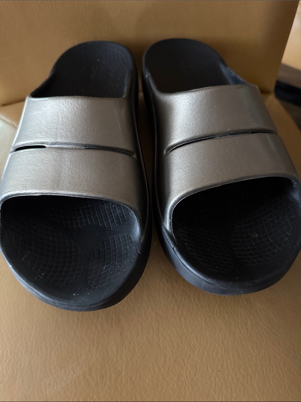 Oofos OOahh Slides Sport Recovery Sandals M8 W10 Metallic Orthopedic 20106